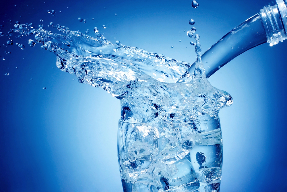 Mineralwasser-Schock bei Edeka und Netto – Gesundheitsgefahr durch Bakterien!