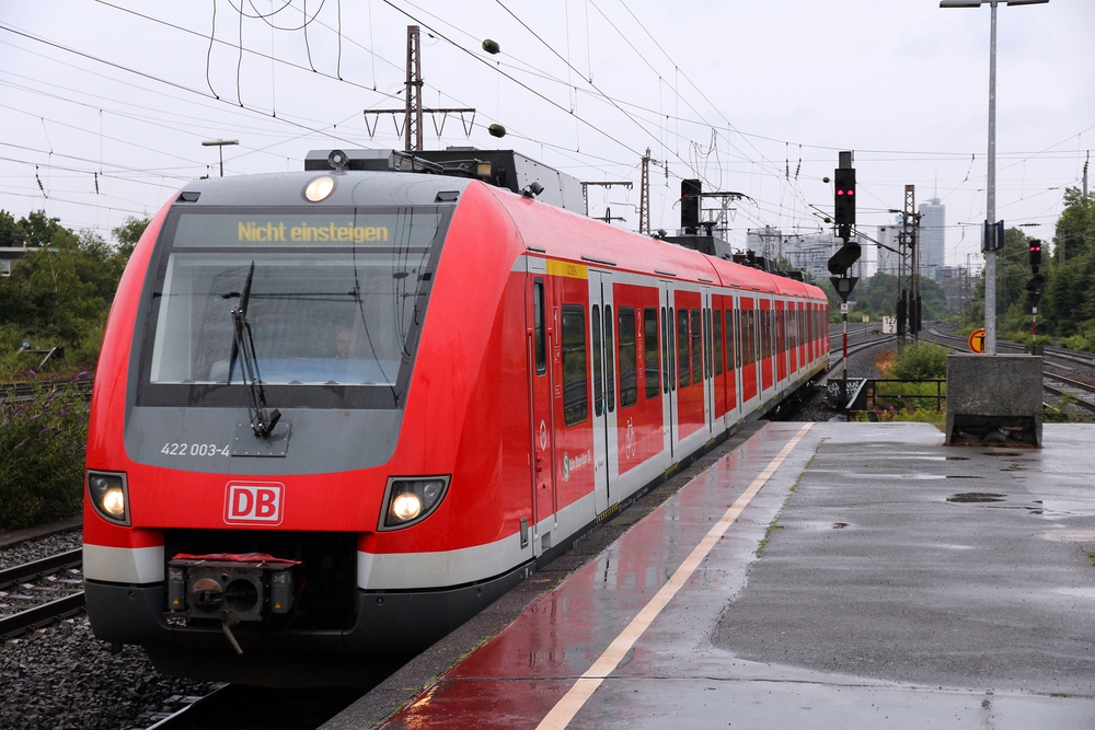 Tragödie an Bahnübergang: Mann und Frau von Zug erfasst – Tot