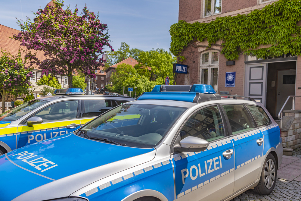 Zwei Teenagerinnen festgenommen – Mann zu Tode gehetzt und gequält