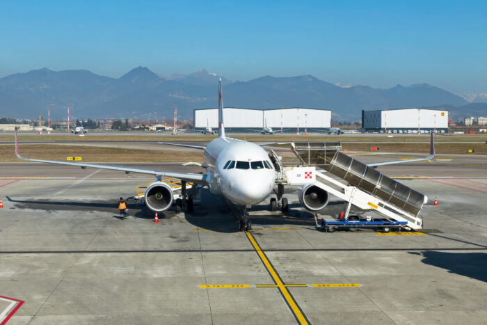 Mann Triebwerk Flughafen Mailand