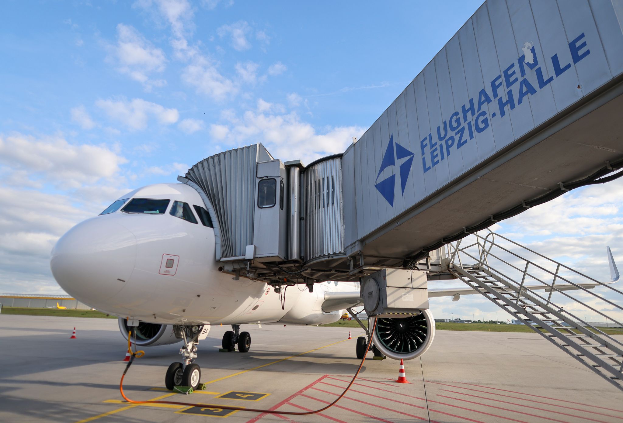 Leipzig-Halle sicherster Flughafen in Deutschland, Lob für vorbildliche Lichtanlagen und Stopp-Leisten.