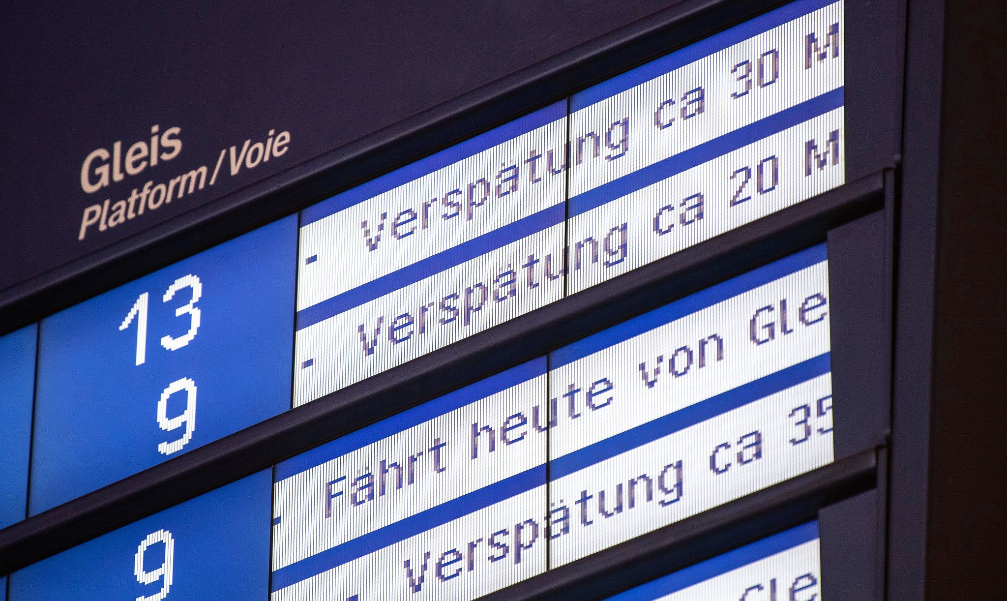 Vier von zehn Fernzügen der Bahn im Juni zu spät