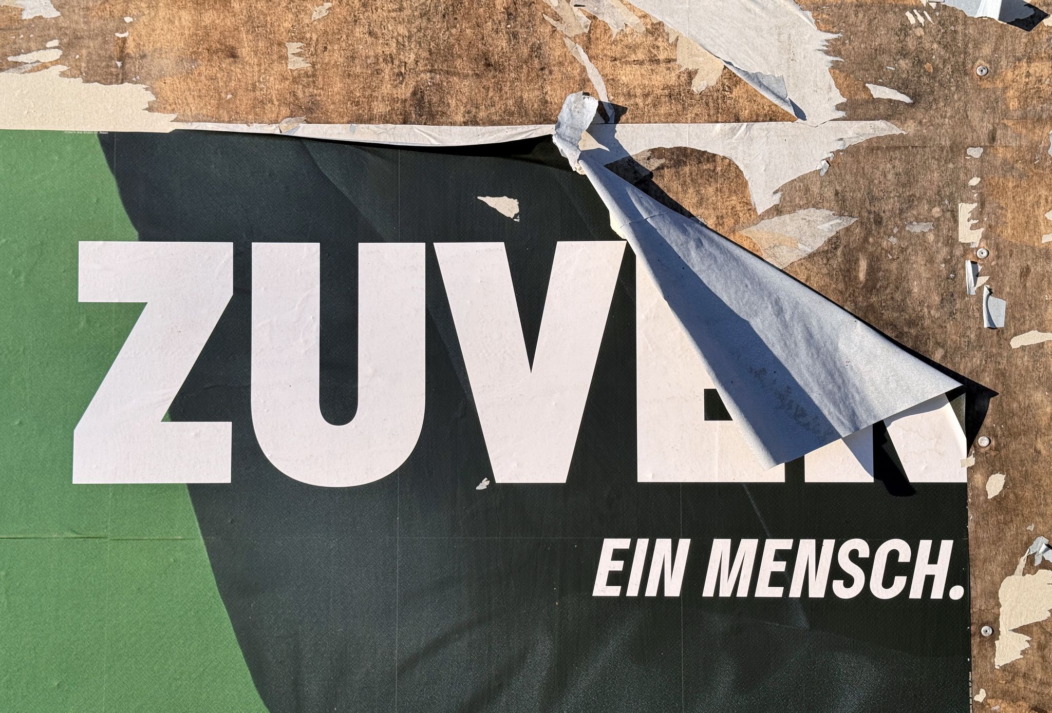 Grünen-Parteichef besorgt über Hass und Hetze in Thüringen