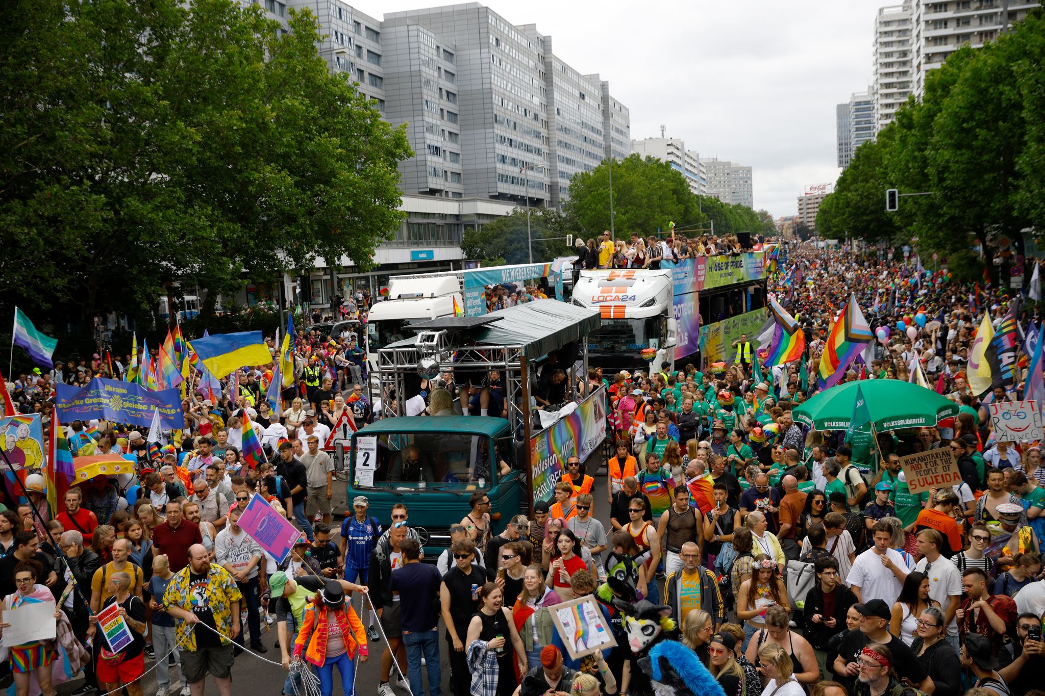 CSD Berlin: Politischer Fokus und ausgelassene Stimmung