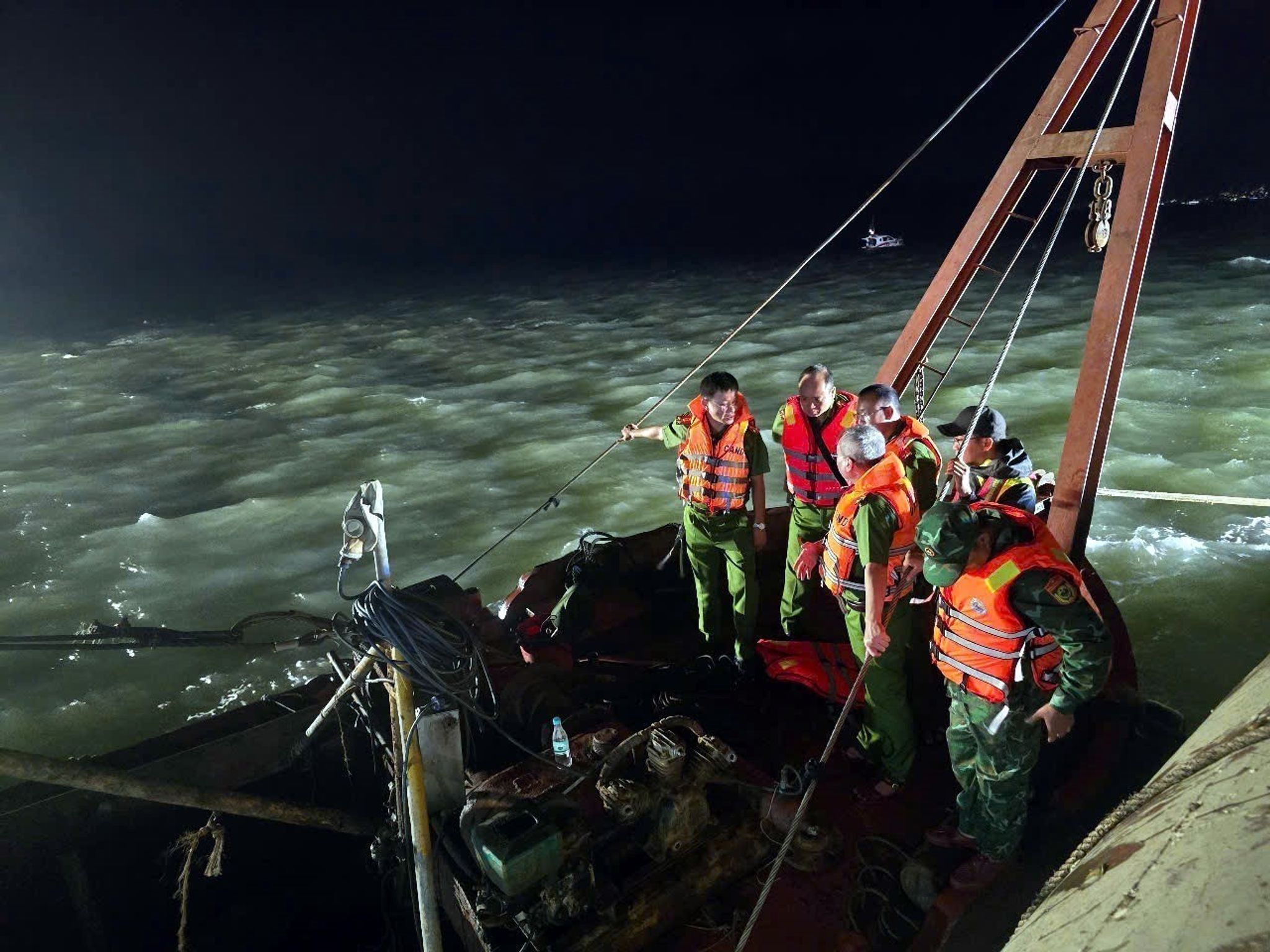 Nach Bootsunglück in Vietnam steigt Opferzahl auf 38