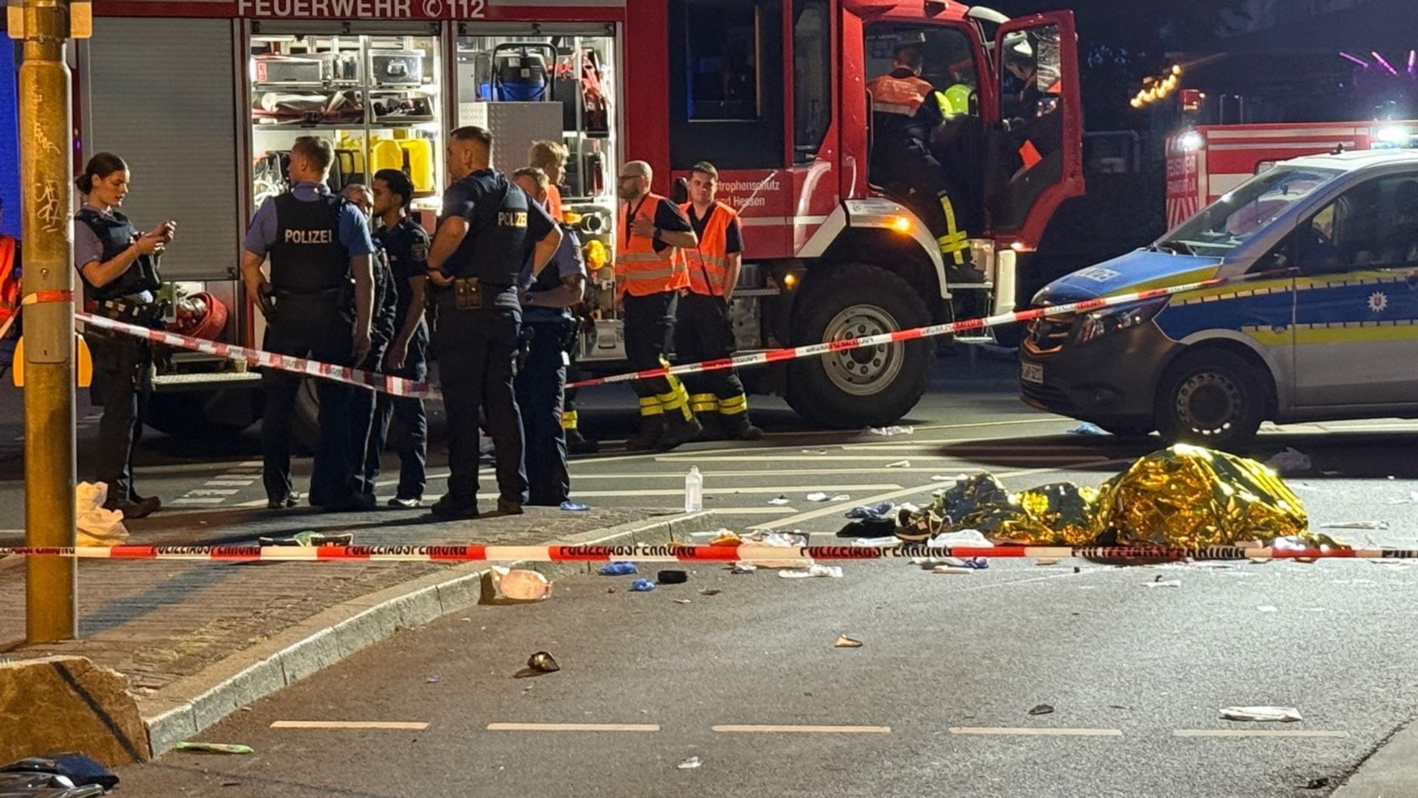 Auto fährt E-Scooter in Frankfurt an: Zwillinge sterben
