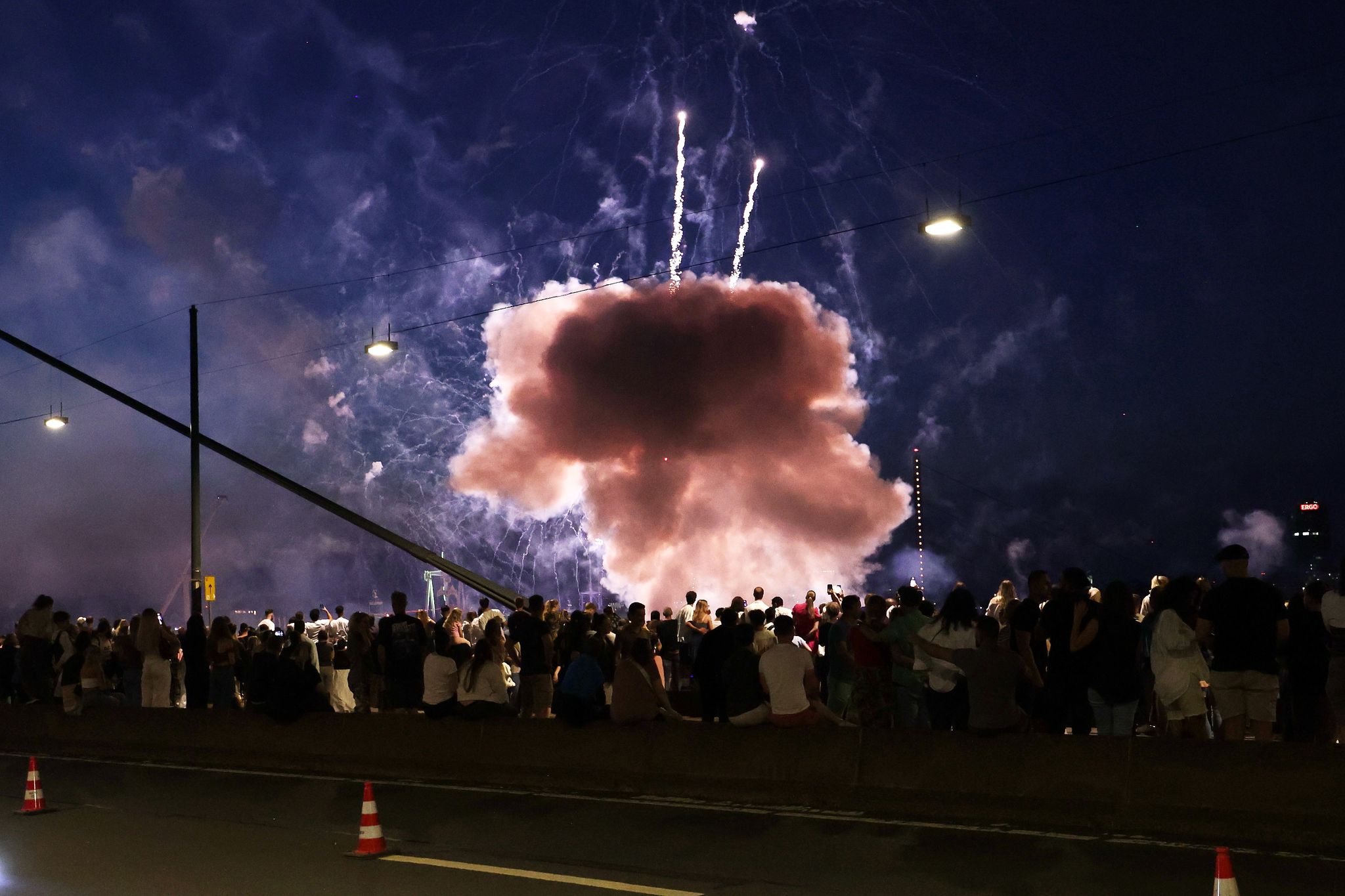 Tragisches Feuerwerk bei Rheinkirmes in Düsseldorf endet in Alptraum