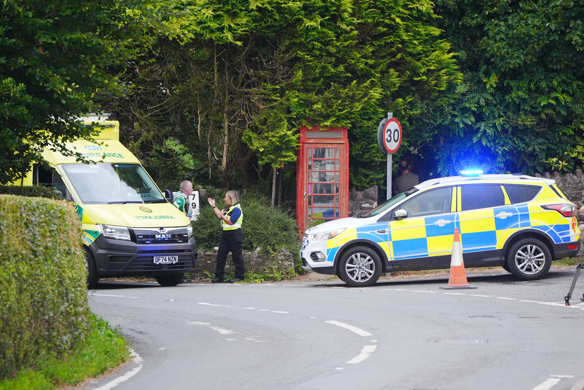 Bus in England verunglückt – Ein Kind tot, viele Verletzte