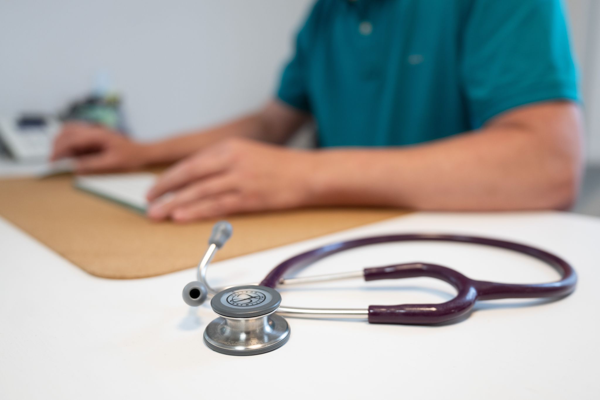 Studie: Weniger Vertrauen in Ärzte, die KI verwenden