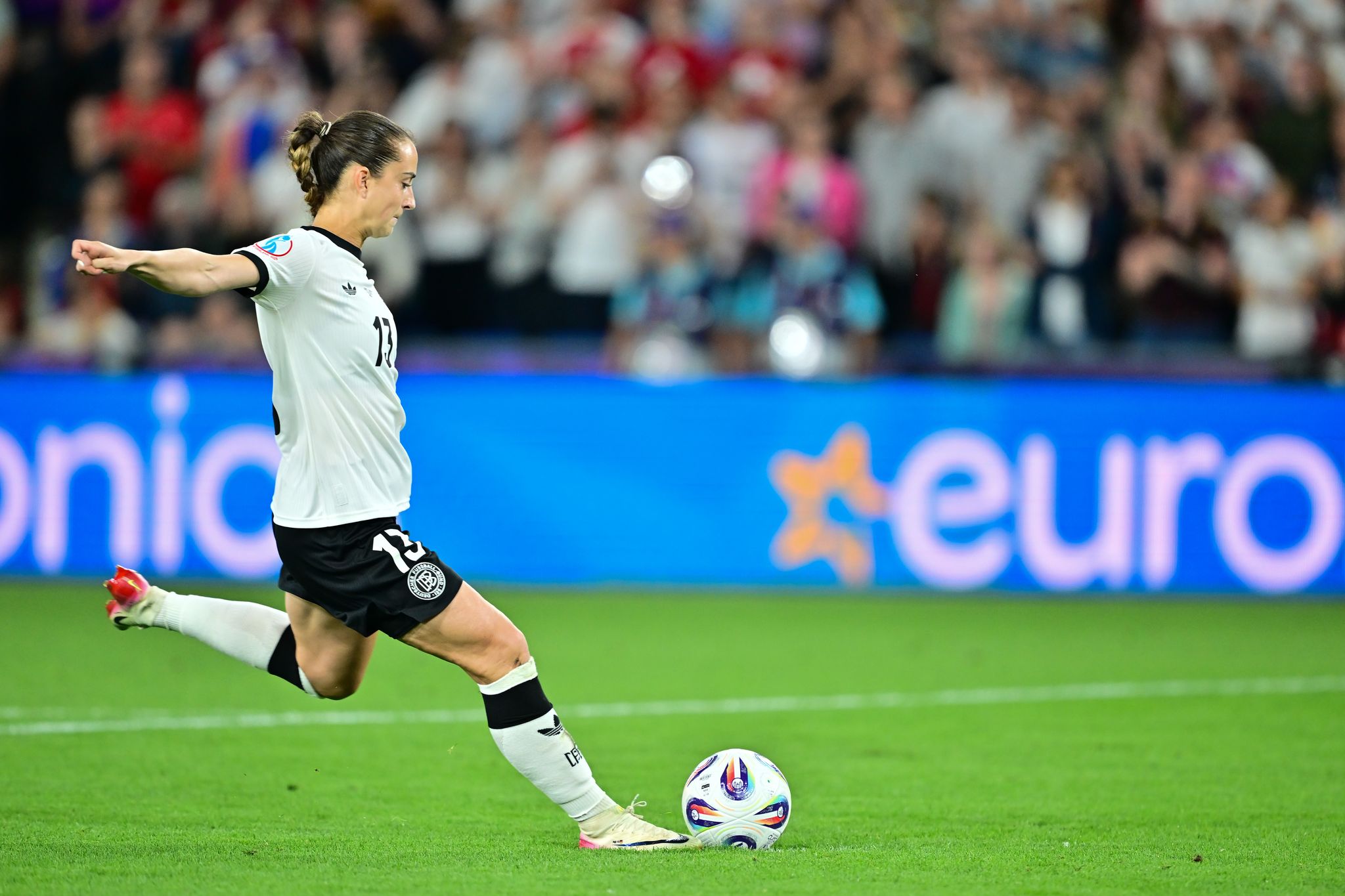 Deutsche Fußballerinnen verpassen knapp EM-Finale gegen Spanien
