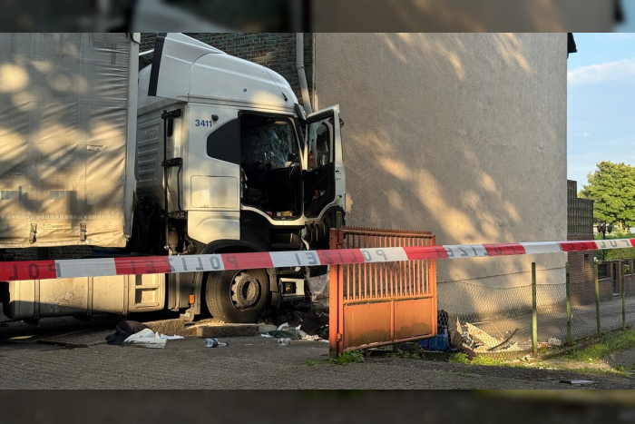 Oberhausen: Polizei Großeinsatz nach schwerem Verkehrsunfall