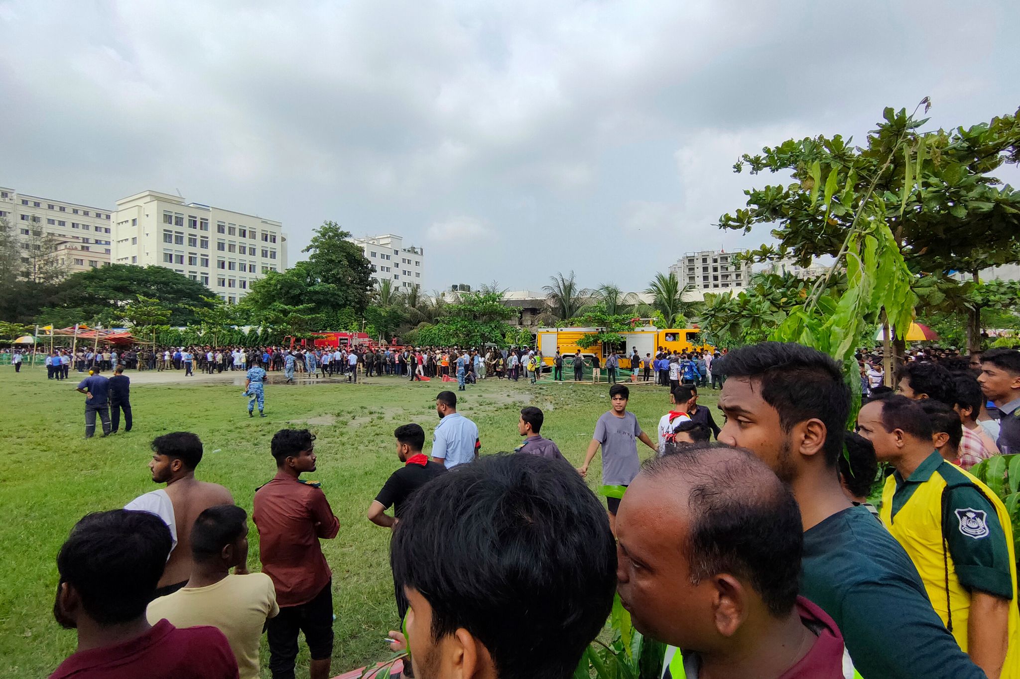 Militärflugzeug auf Schule gestürzt: 19 Tote in Bangladesch