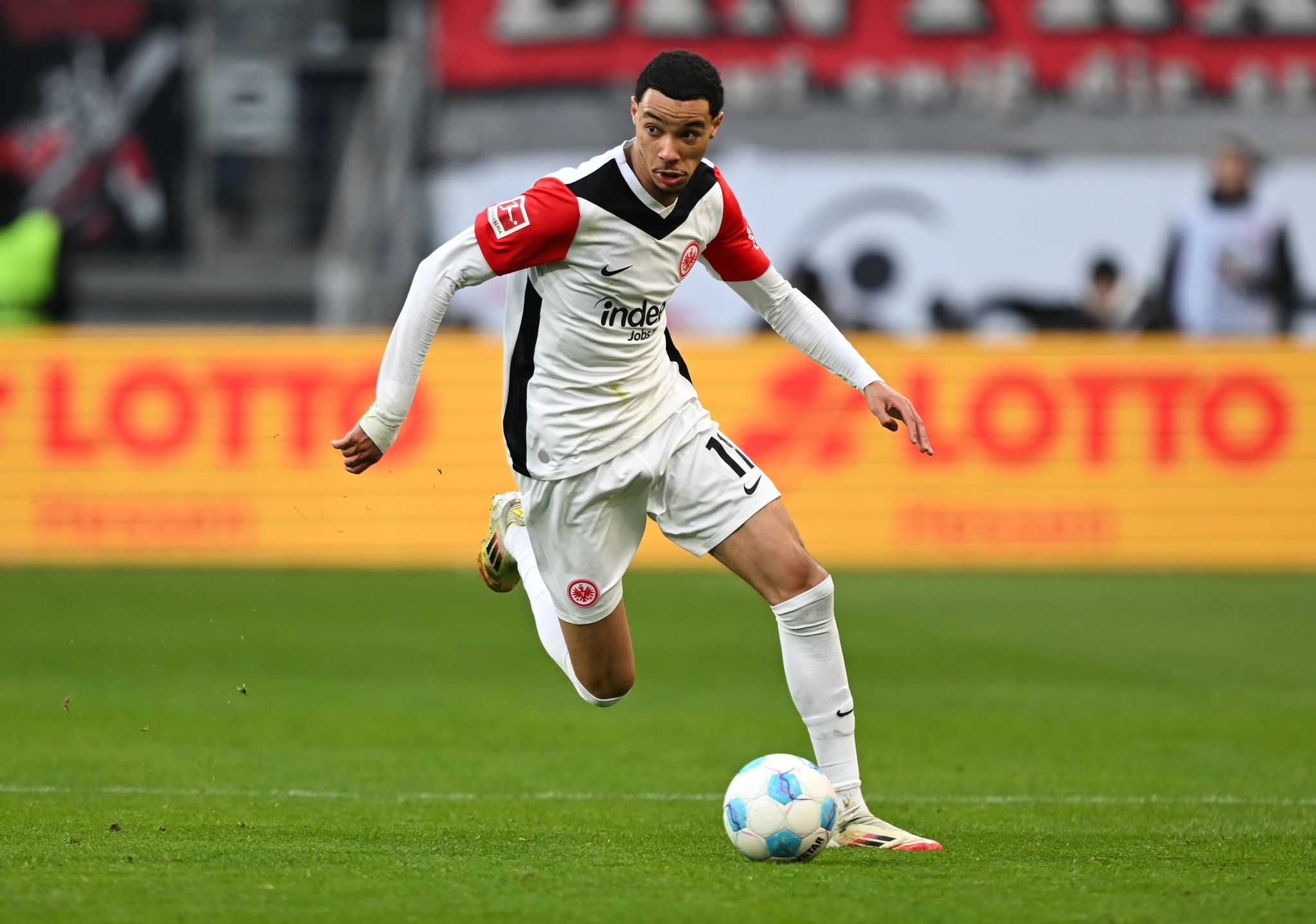 FC Liverpool sichert sich Eintracht Frankfurts Topstürmer Hugo Ekitiké für 95 Millionen Euro