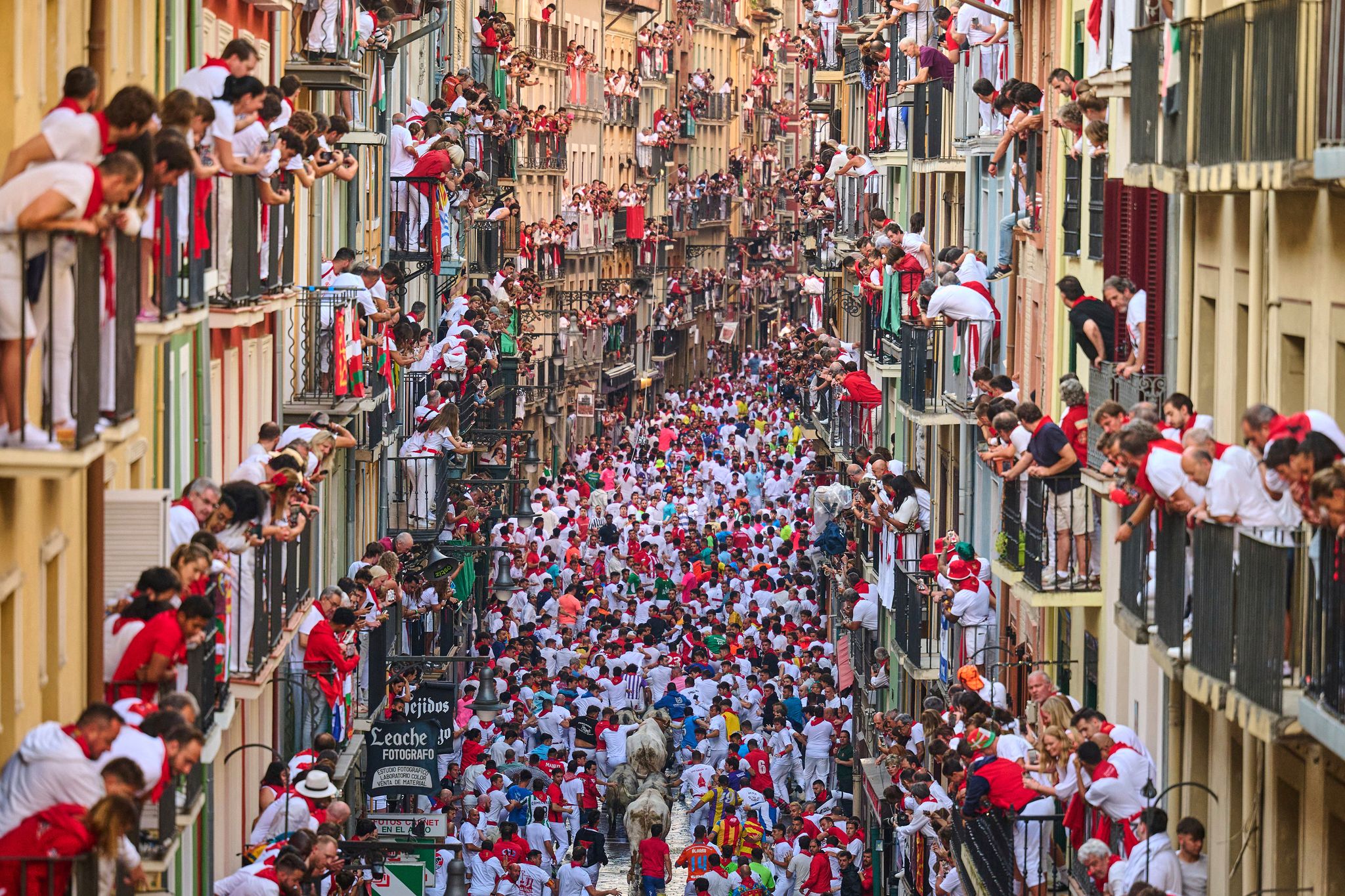 Verletzte bei Stierlauf in Pamplona, gefährliche Momente bei traditionellem Sanfermín-Fest in Spanien