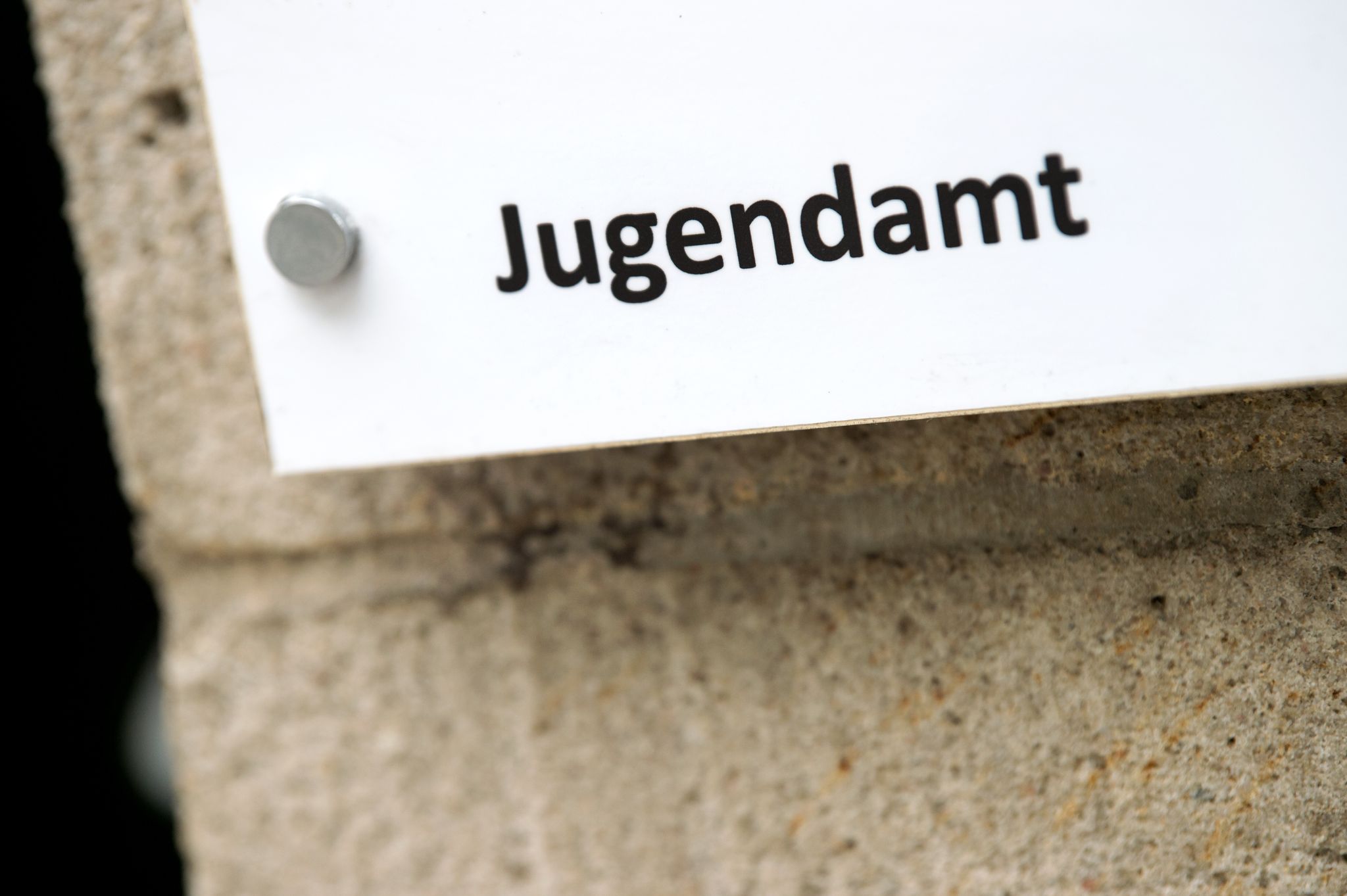 Deutlich weniger Kinder nach unbegleiteten Einreisen in Obhut genommen