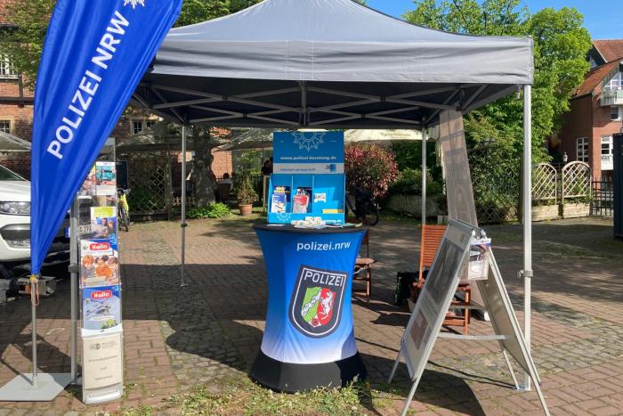 Lüdinghausen: Infostand der kriminalpolizeilichen Beratungsstelle auf dem Wochenmarkt