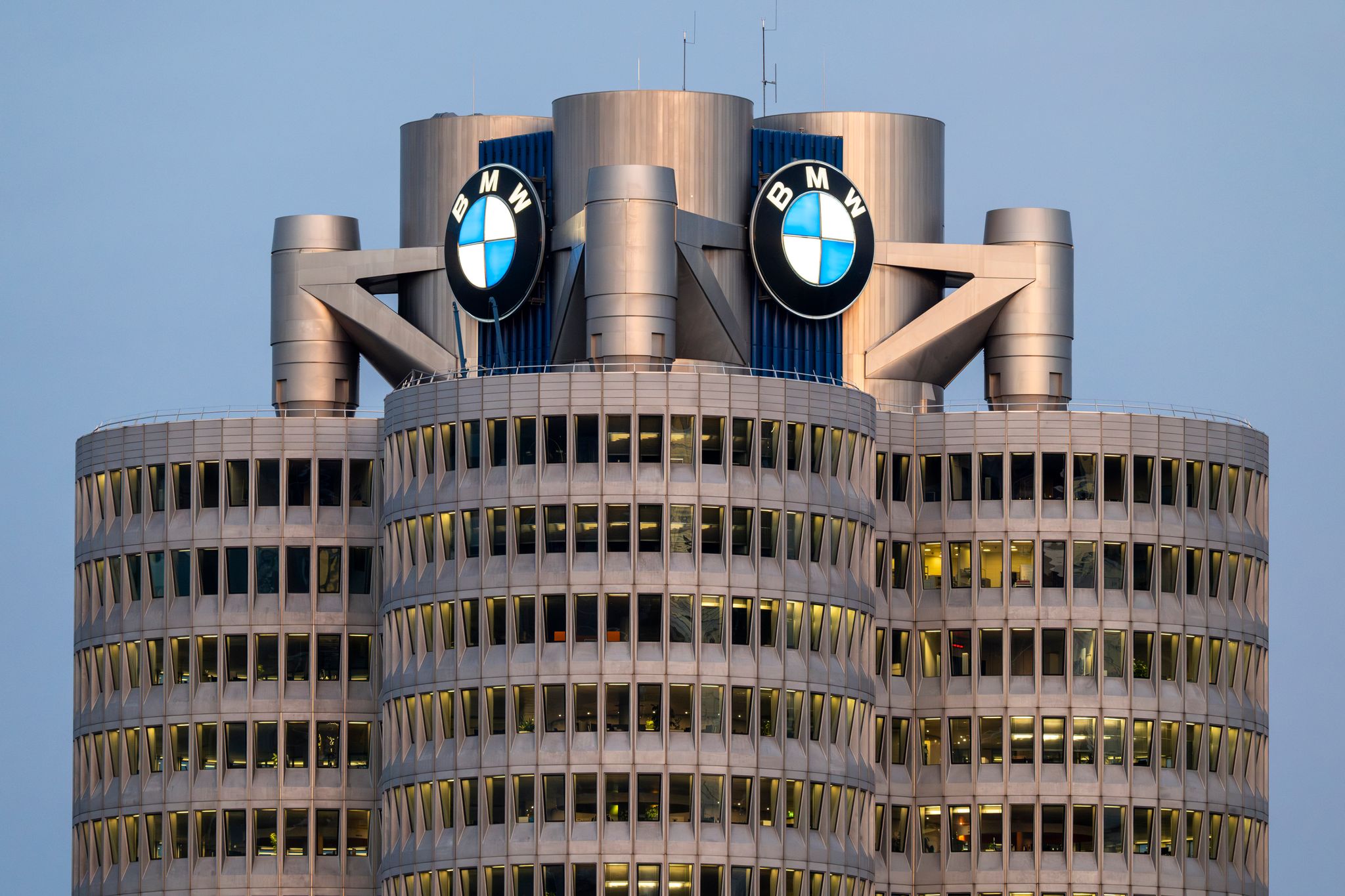 BMW trotzt Krise: Absatz nahezu stabil gehalten
