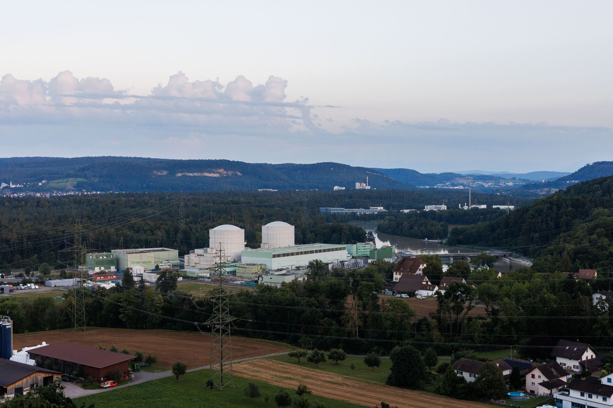Schweizer AKW Beznau wegen der Hitze nun ganz vom Netz