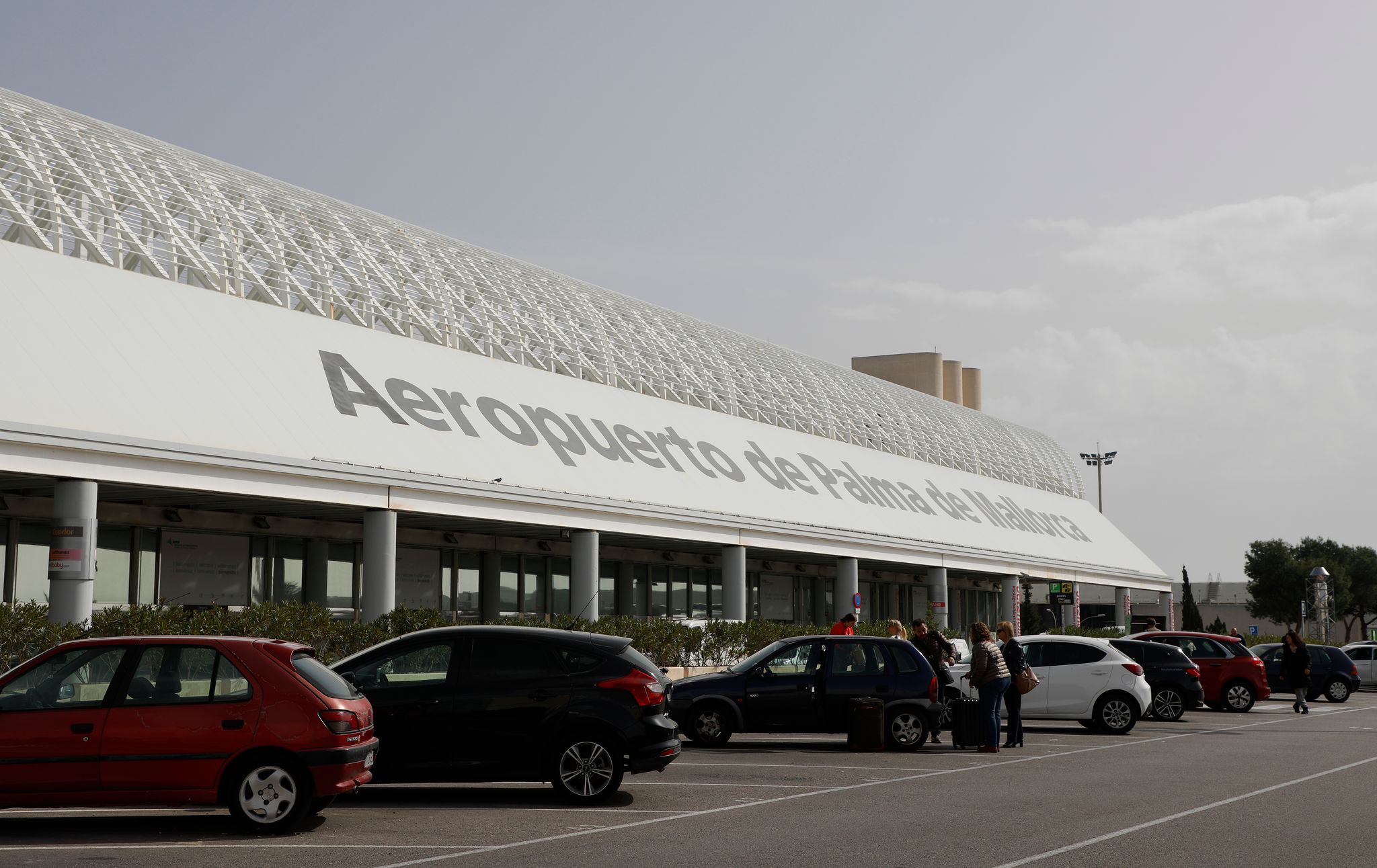 Notfall auf Mallorca: Passagiere müssen Flugzeug über Tragflächen verlassen