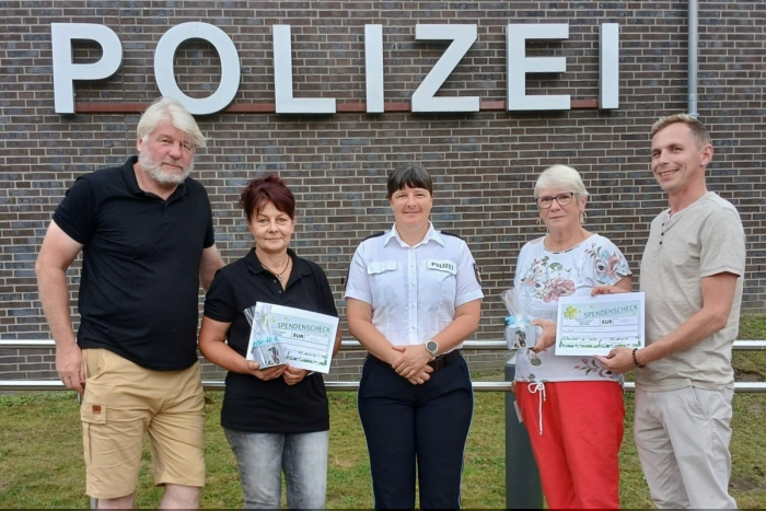Wolgast: Polizeirevier Heringsdorf spendet an Tierhöfe