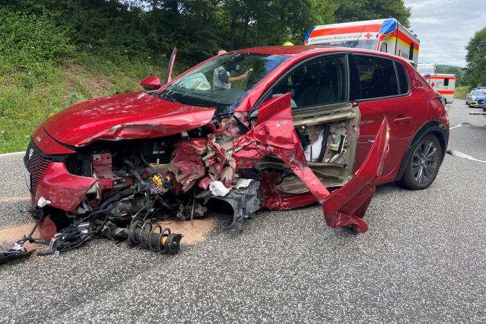 Donnersbergkreis: Frontal-Crash auf der B 420