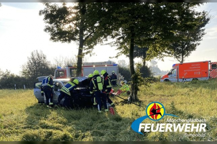 Mönchengladbach-Gladbach, 10.08.2025, 15:20 Uhr, Hohenzollernstraße: Verkehrsunfall zwischen zwei PKW