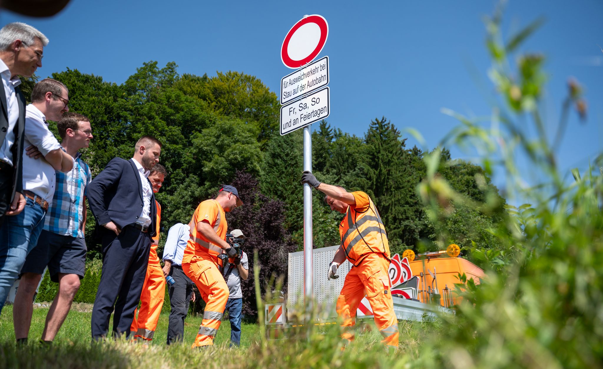 Bei Stau auf A8 künftig Nutzung von Ausweichrouten verboten