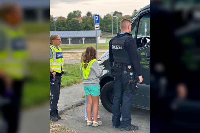 Erbach: Schülerinnen und Schüler verteilen 15 gelbe Karten