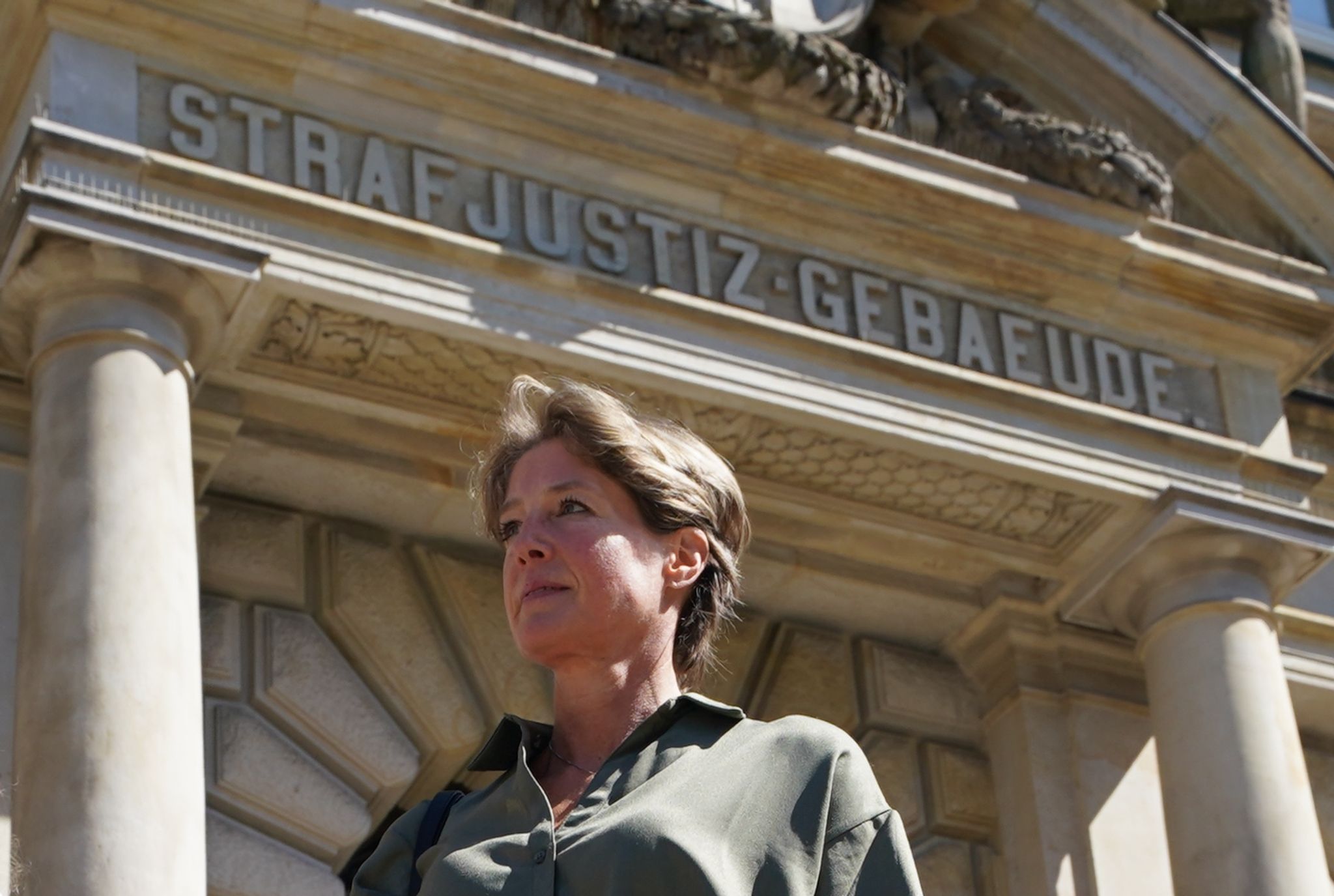 Auf wenige Worte von Christina Block folgen viele Fragen