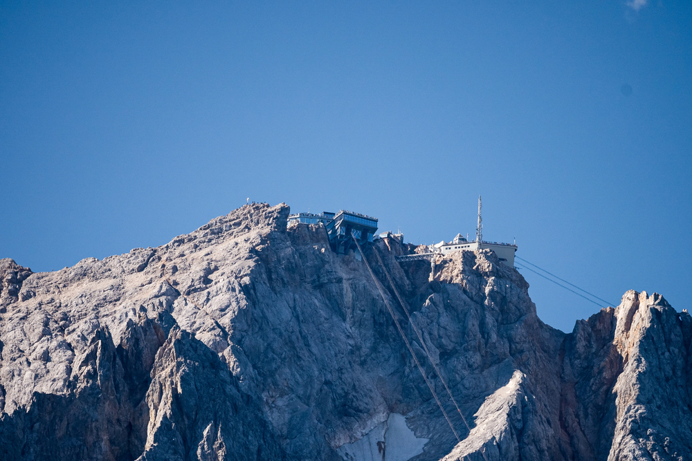 Drama an der Zugspitze: Mann stürzt 400 Meter in den Tod