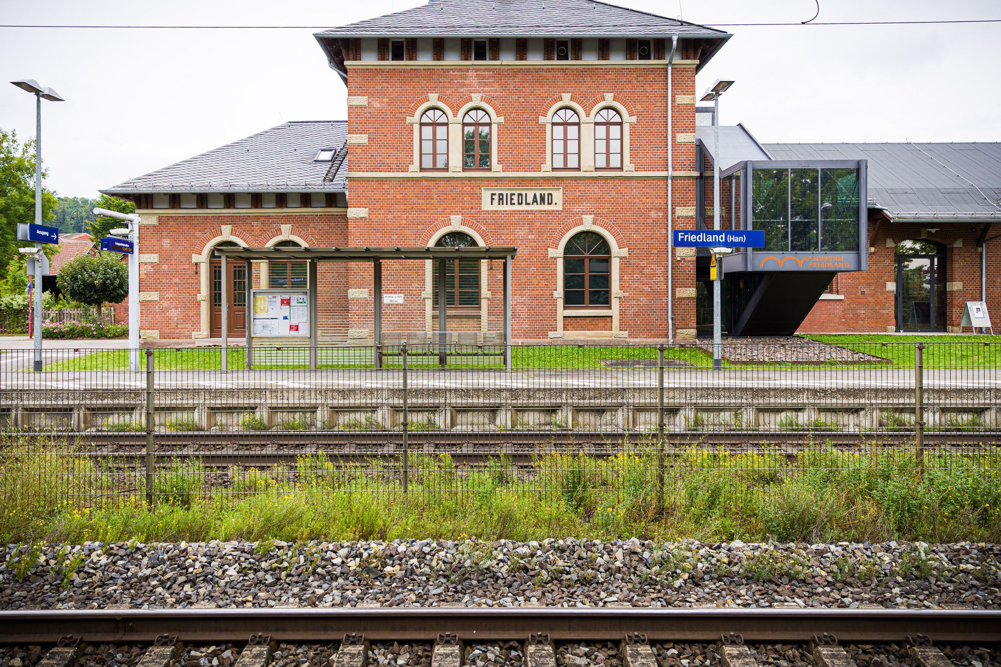 Mädchen vor Zug gestoßen? Mann kommt in Psychiatrie