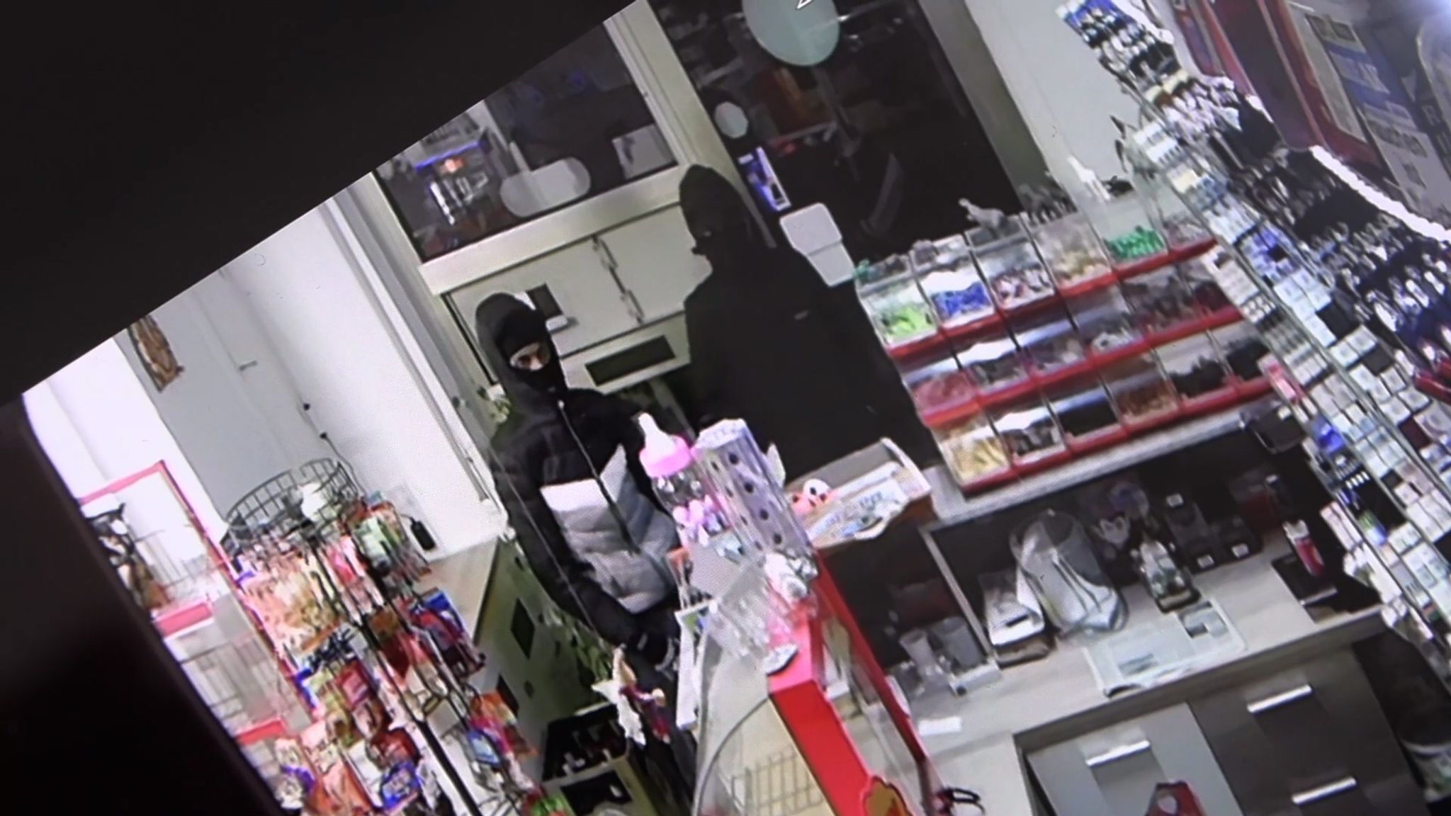 Kioskbesitzer schließt Bewaffnete ein