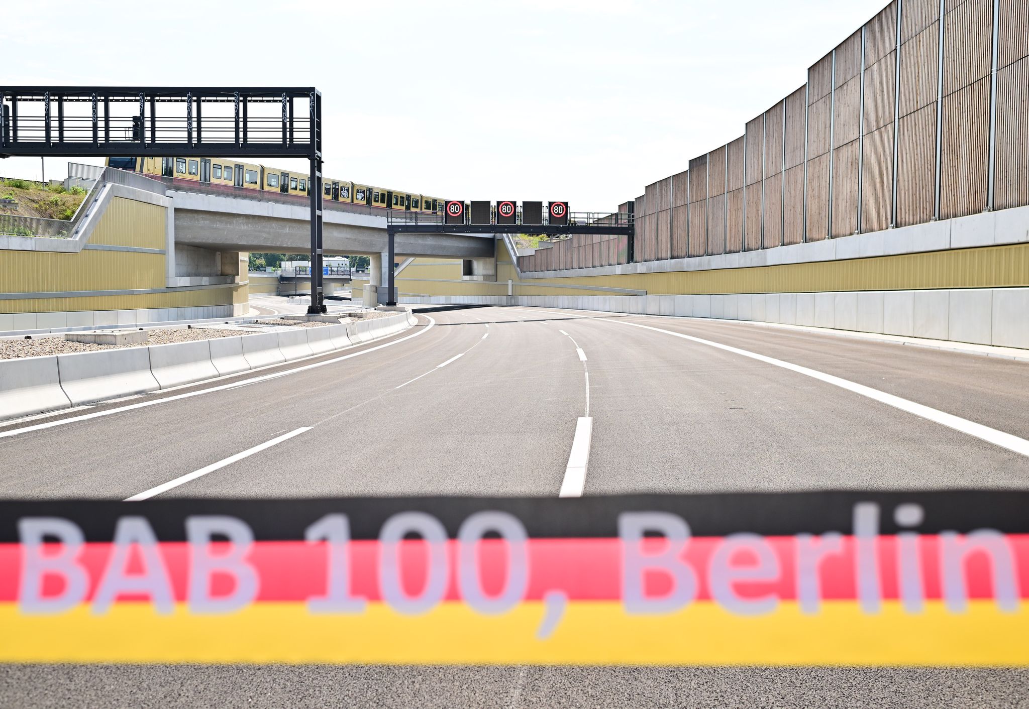 Umstrittenes Teilstück der A100 in Berlin eröffnet
