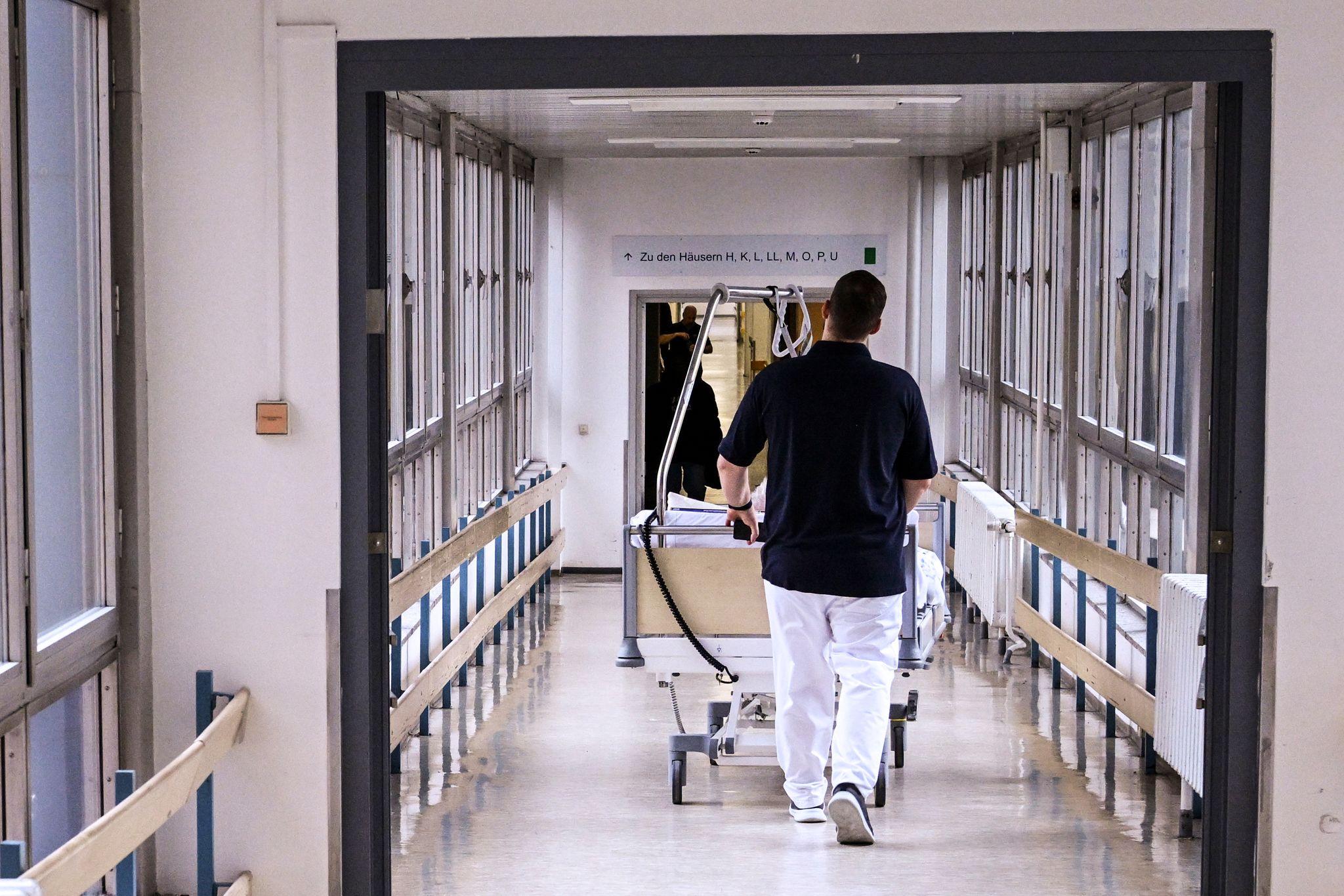 Immer mehr Mädchen und junge Frauen mit Essstörungen im Krankenhaus behandelt