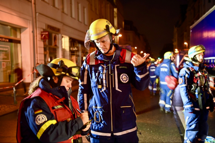 THW stabilisiert Dachstuhl in Berlin Mitte