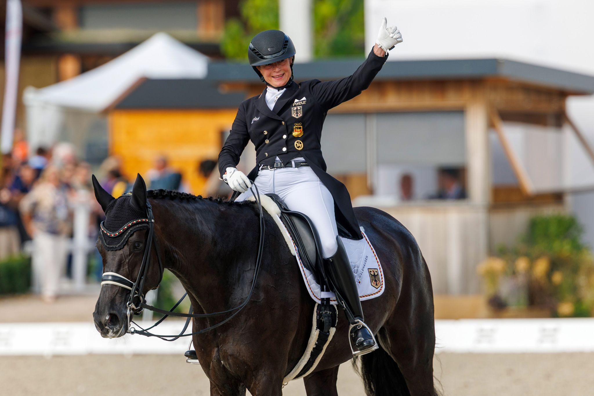 Nach Zitterpartie feiern Werth und Co. Dressur-Gold