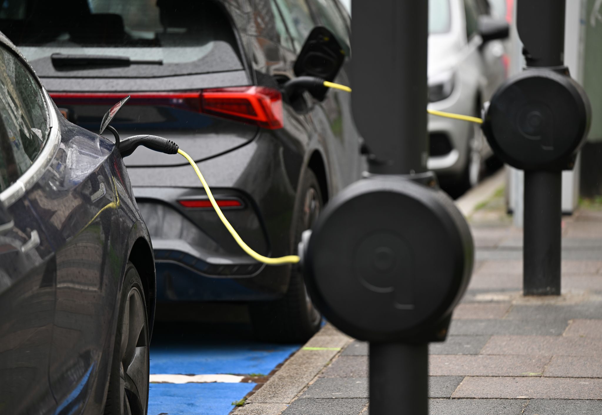 Acht von zehn E-Autofahrern finden Stromer alltagstauglich