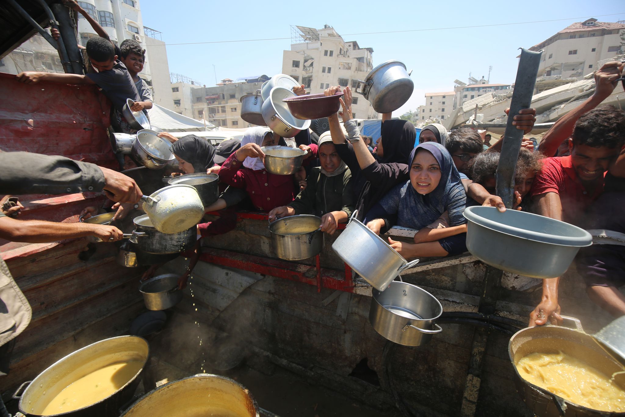 Plünderungen und Chaos im Gazastreifen bedrohen Hilfslieferungen