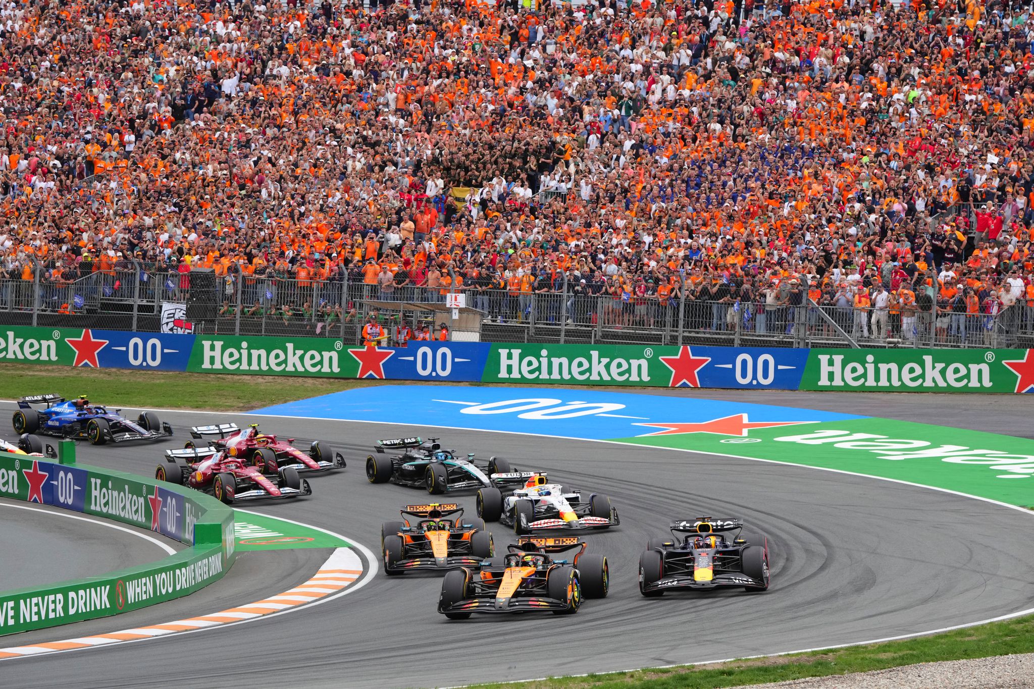 Verstappen rettet Platz zwei beim Piastri-Sieg in Zandvoort