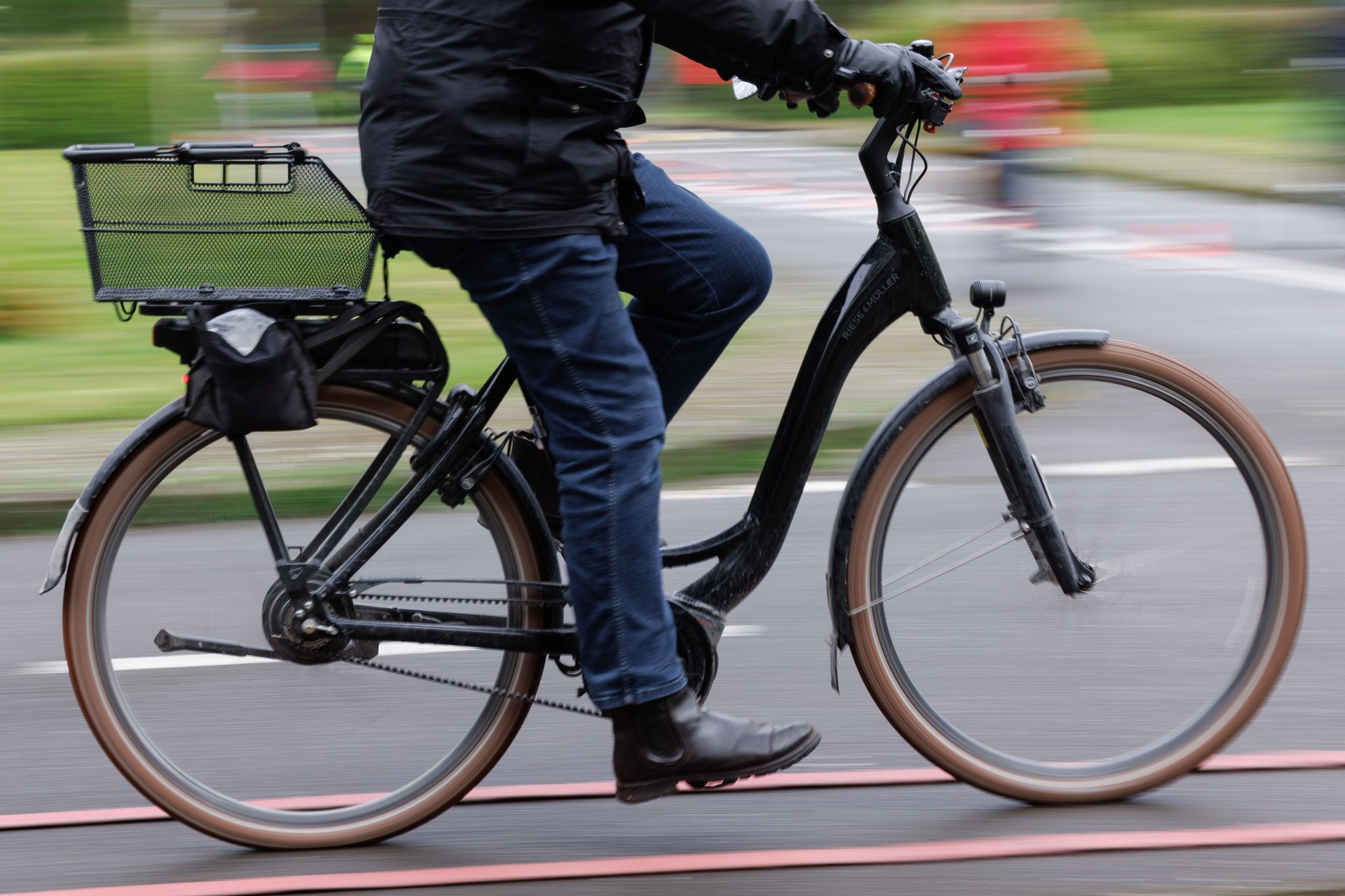 Viele Unfälle mit Pedelecs: Verband will Helmpflicht
