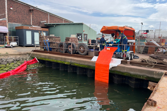 Kreis Dithmarschen: Ölunfall im Büsumer Hafen