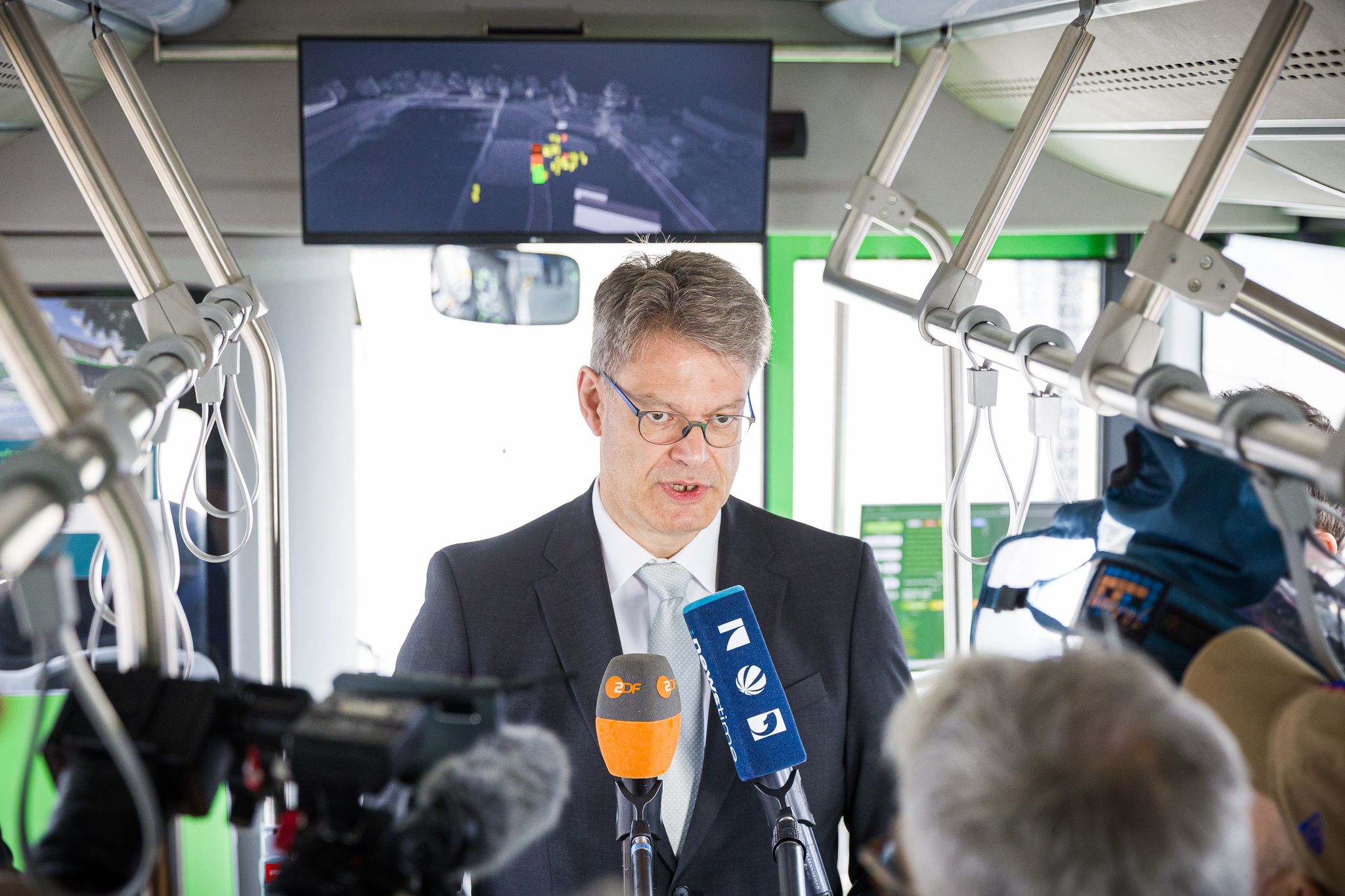 Verkehrsminister: Erster autonomer Linienbus «wegweisend»