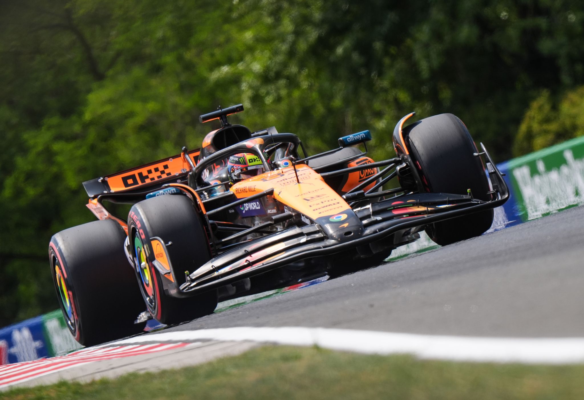 Überraschung in Ungarn: Leclerc schlägt McLaren-Titeljäger