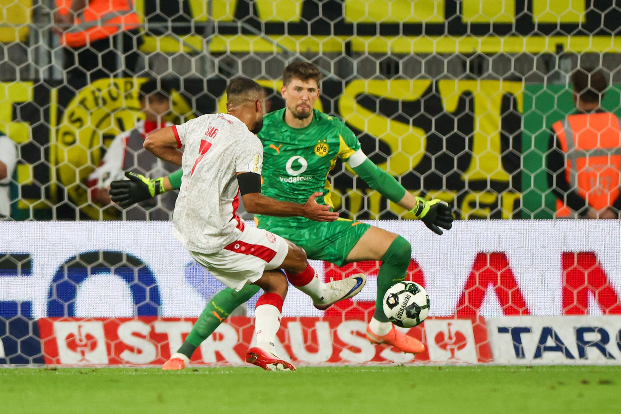 Knapper Sieg für Borussia Dortmund im DFB-Pokal gegen Rot-Weiss Essen