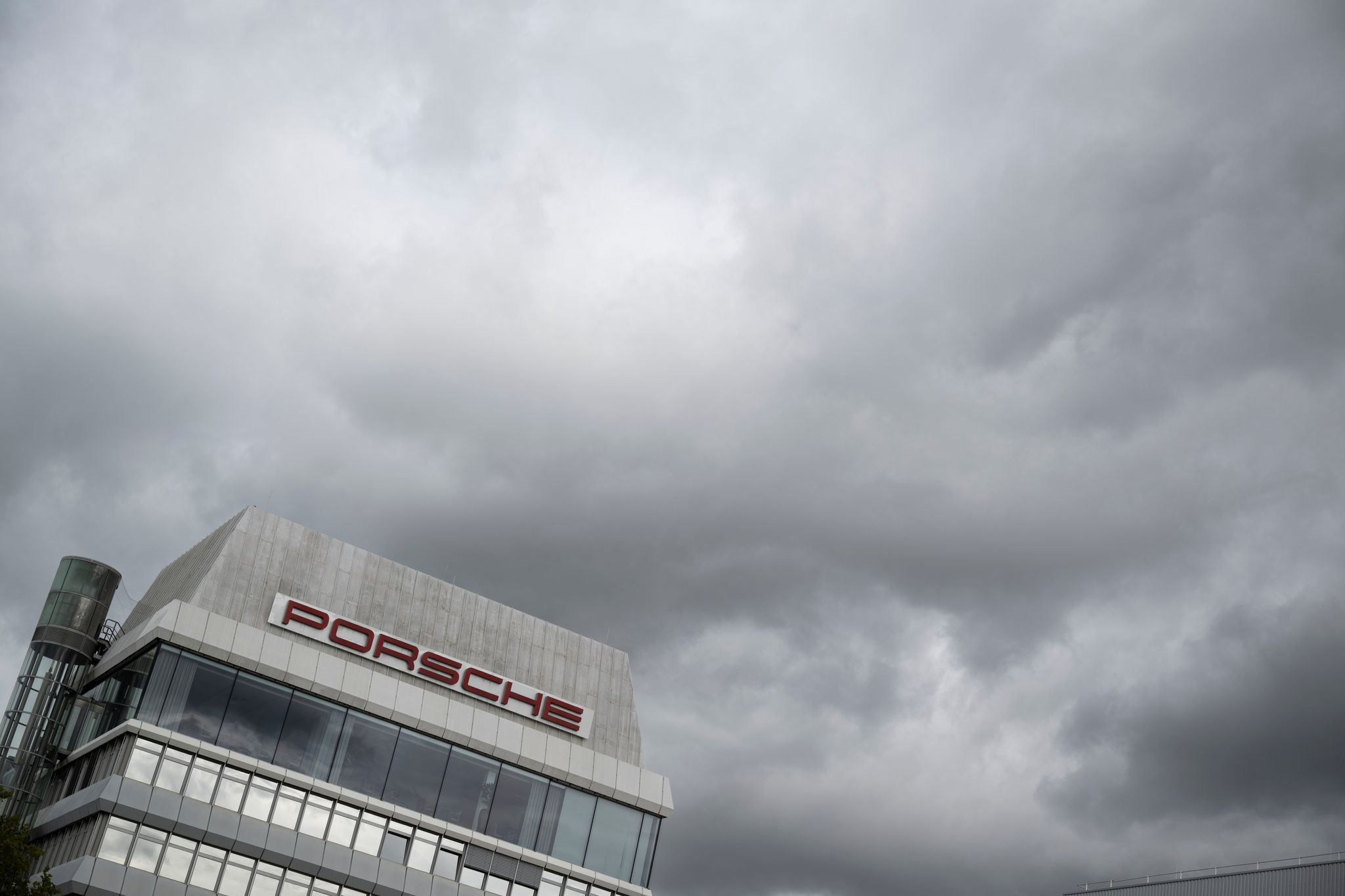 Porsche kämpft mit Milliardenlasten und Gewinnrückgang