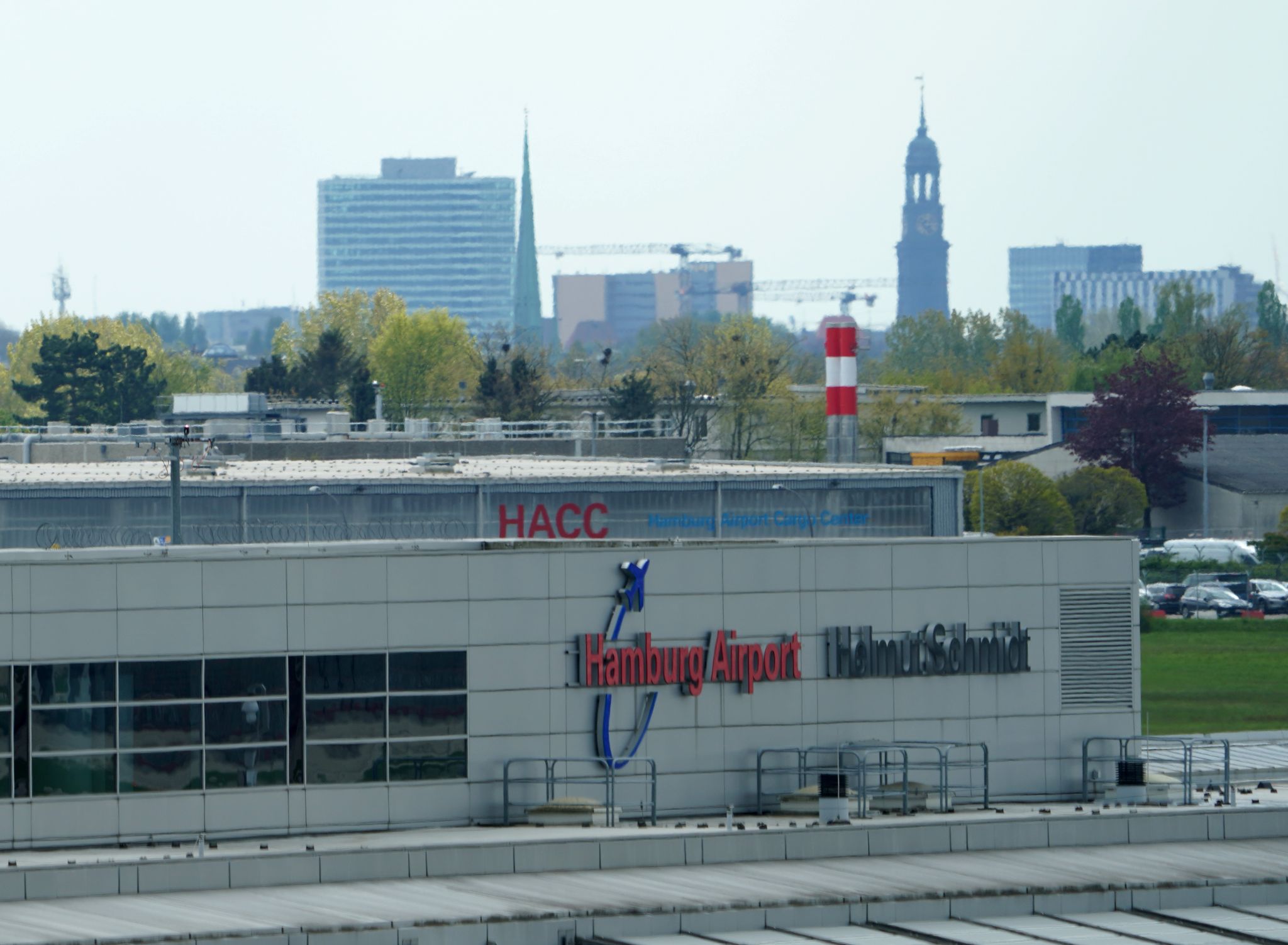 Flugausfälle nach Mallorca wegen Kerosin-Lieferengpass am Hamburger Flughafen
