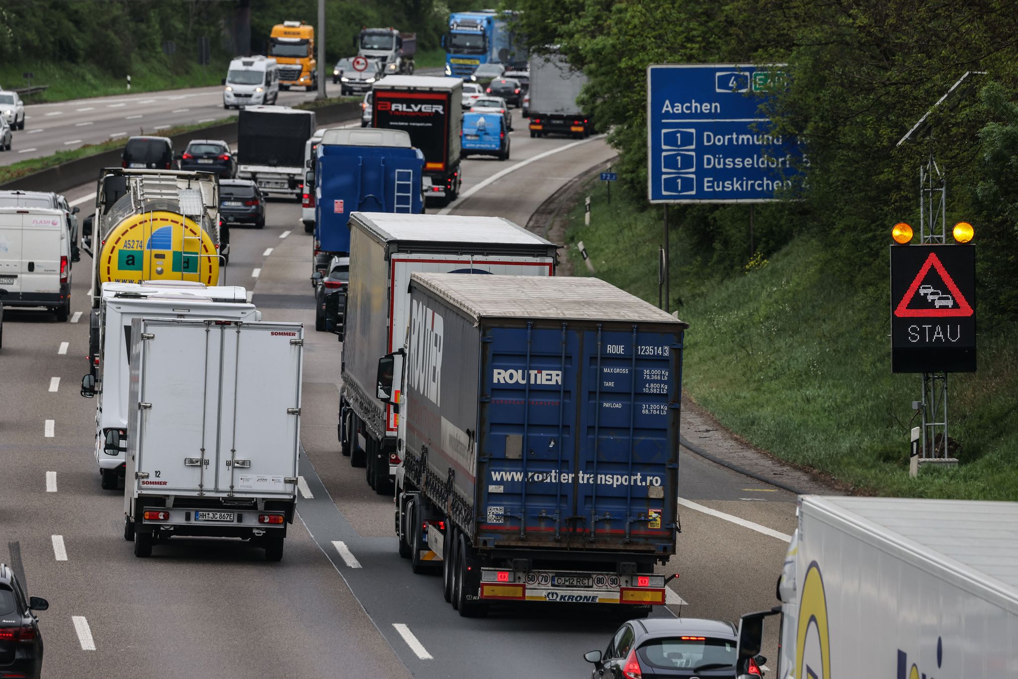 Wüst kritisiert Bund für Milliarden-Defizit bei Autobahnen