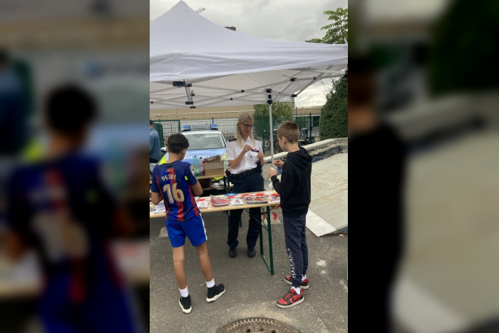 Langenselbold: Polizei zeigt Präsenz bei Weltkindertag