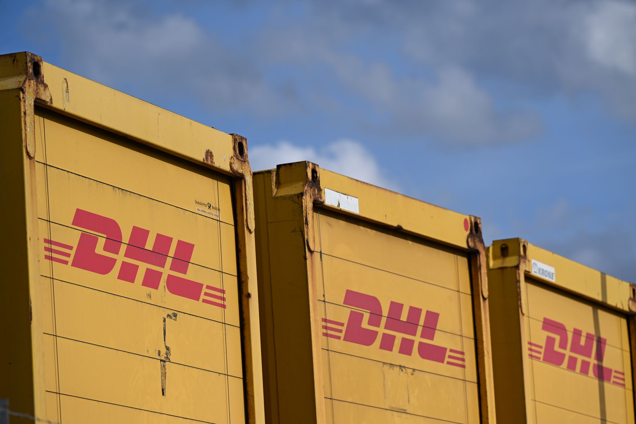 DHL nimmt Paketversand in die USA für Geschäftskunden wieder auf