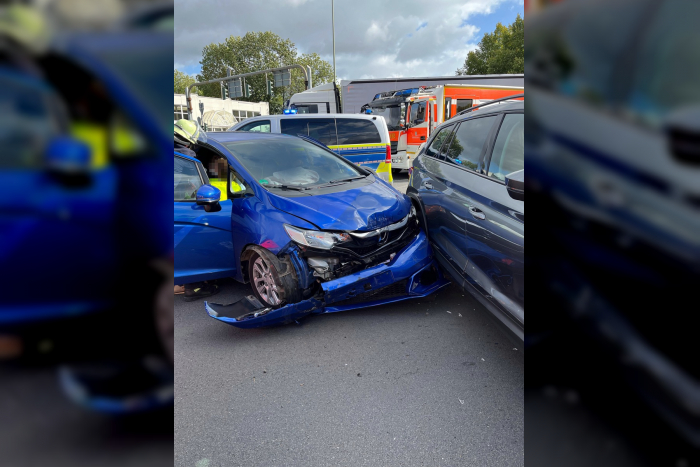 Herdecke: Auto kollidiert beim Abbiegen